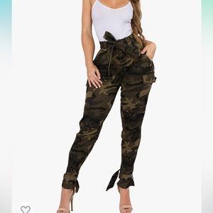 👖 NWT Twiin Sisters Women’s Camo cargo pants